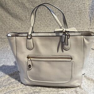 Coach | Skull Top Handle Bag | White Patten Leather